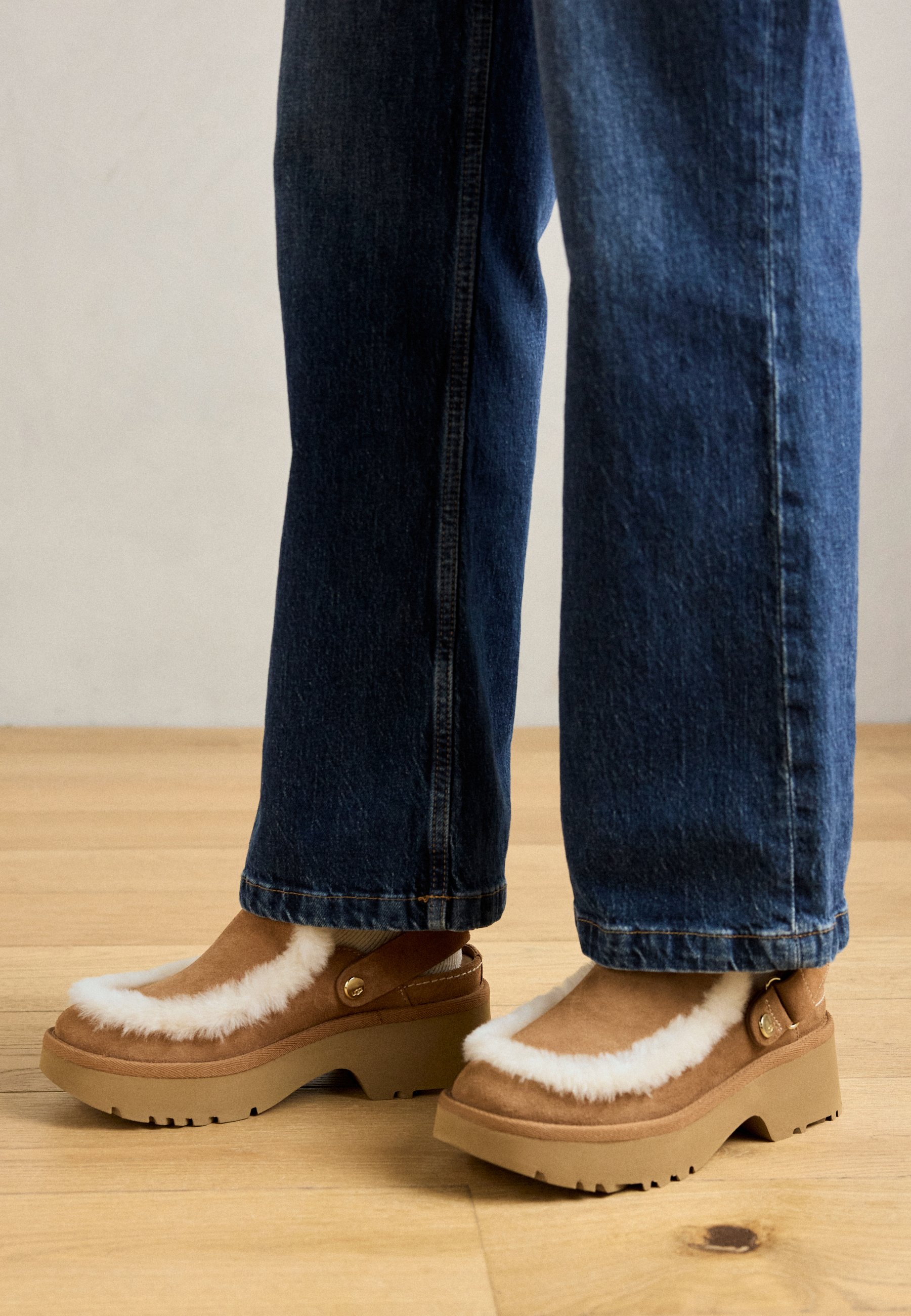 Ugg 에스미 클로그