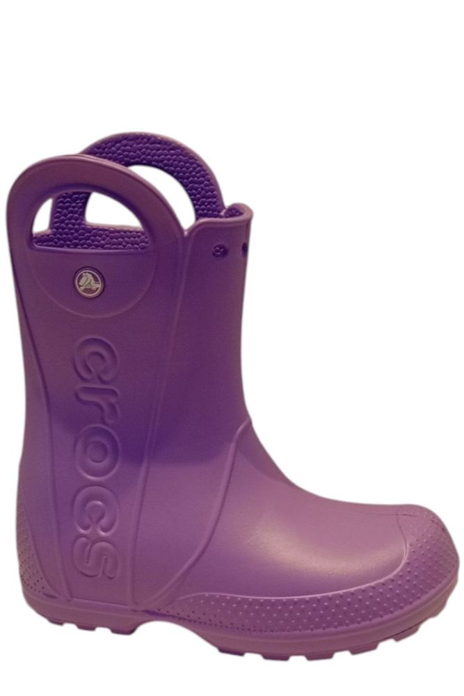 Crocs Kids 로고 엠보스드 라운드 토 부츠