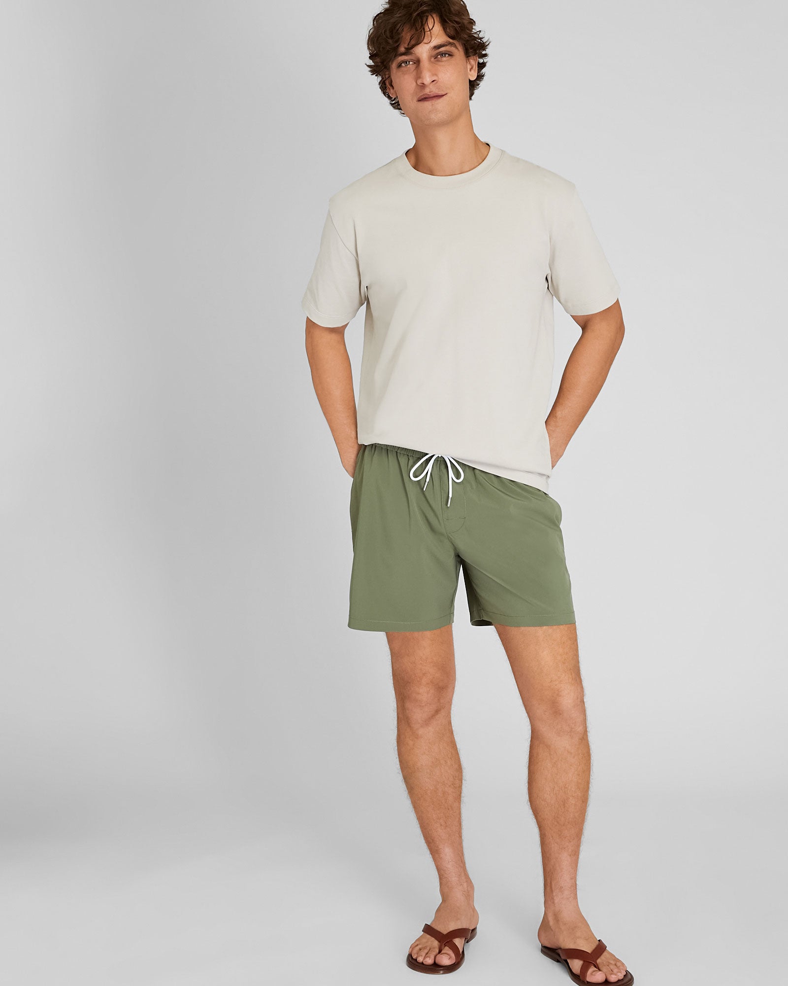 CLUB MONACO 코디 솔리드 5.5인치 수영 트렁크