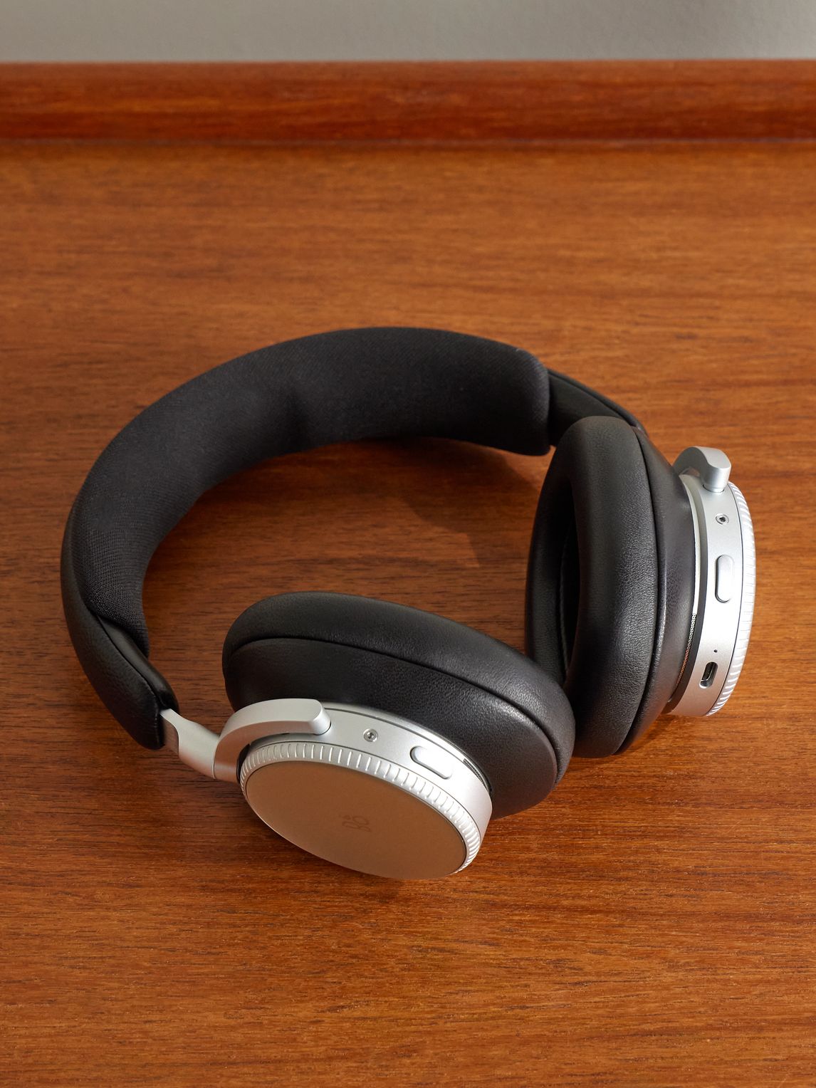 Bang & Olufsen 비플레이 H100 무선 헤드폰