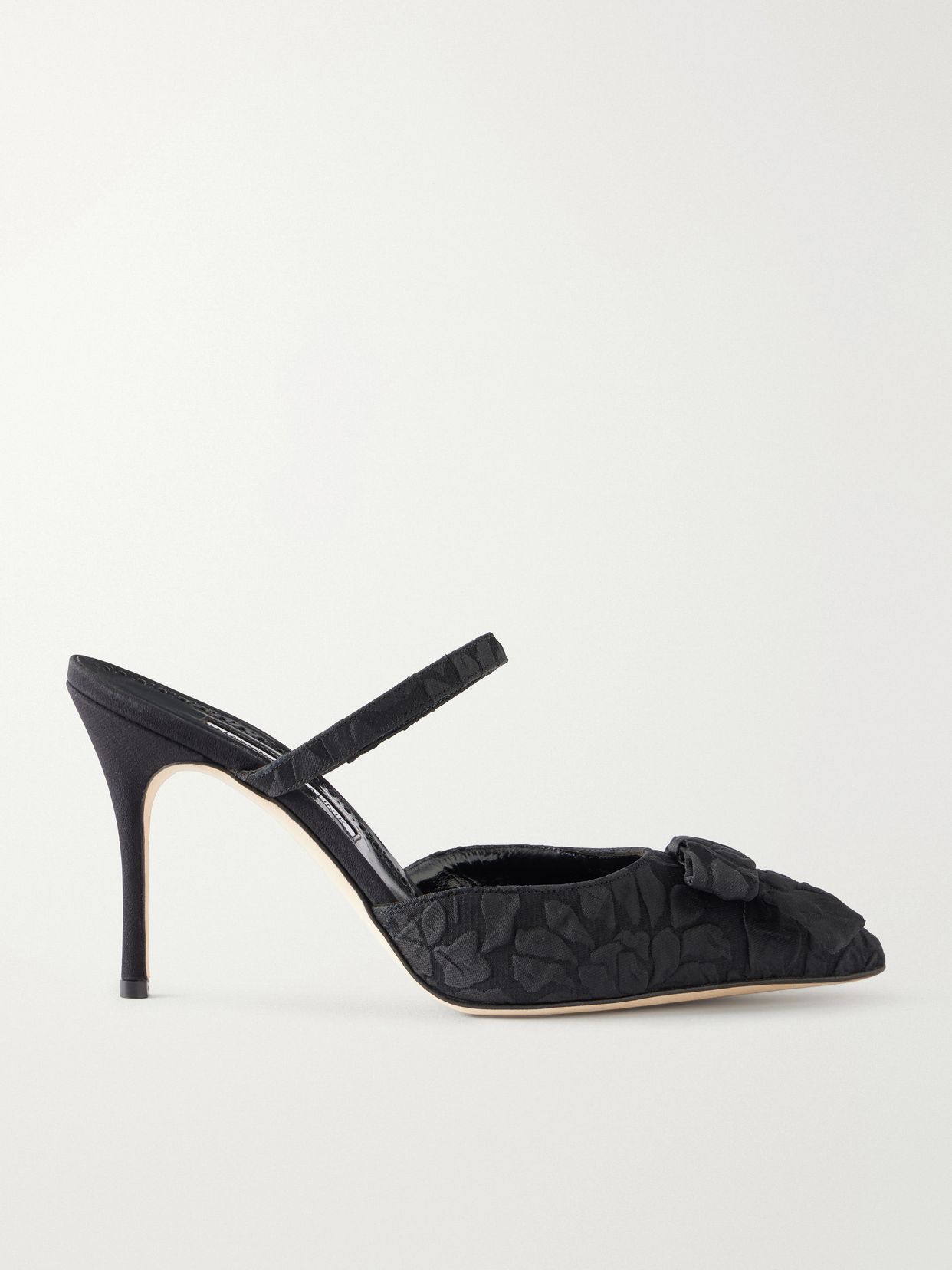 Manolo Blahnik 에밀리아 윅스테드 루럼 90 보우 장식 자카드 뮬