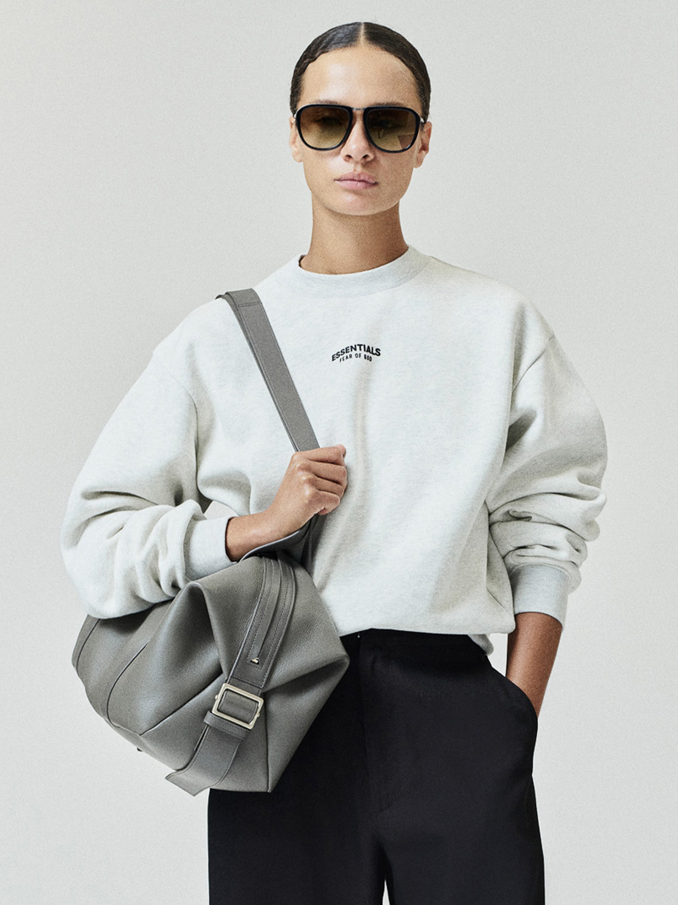 ESSENTIALS 여성 에센셜 FW26 클래식 크루넥 맨투맨