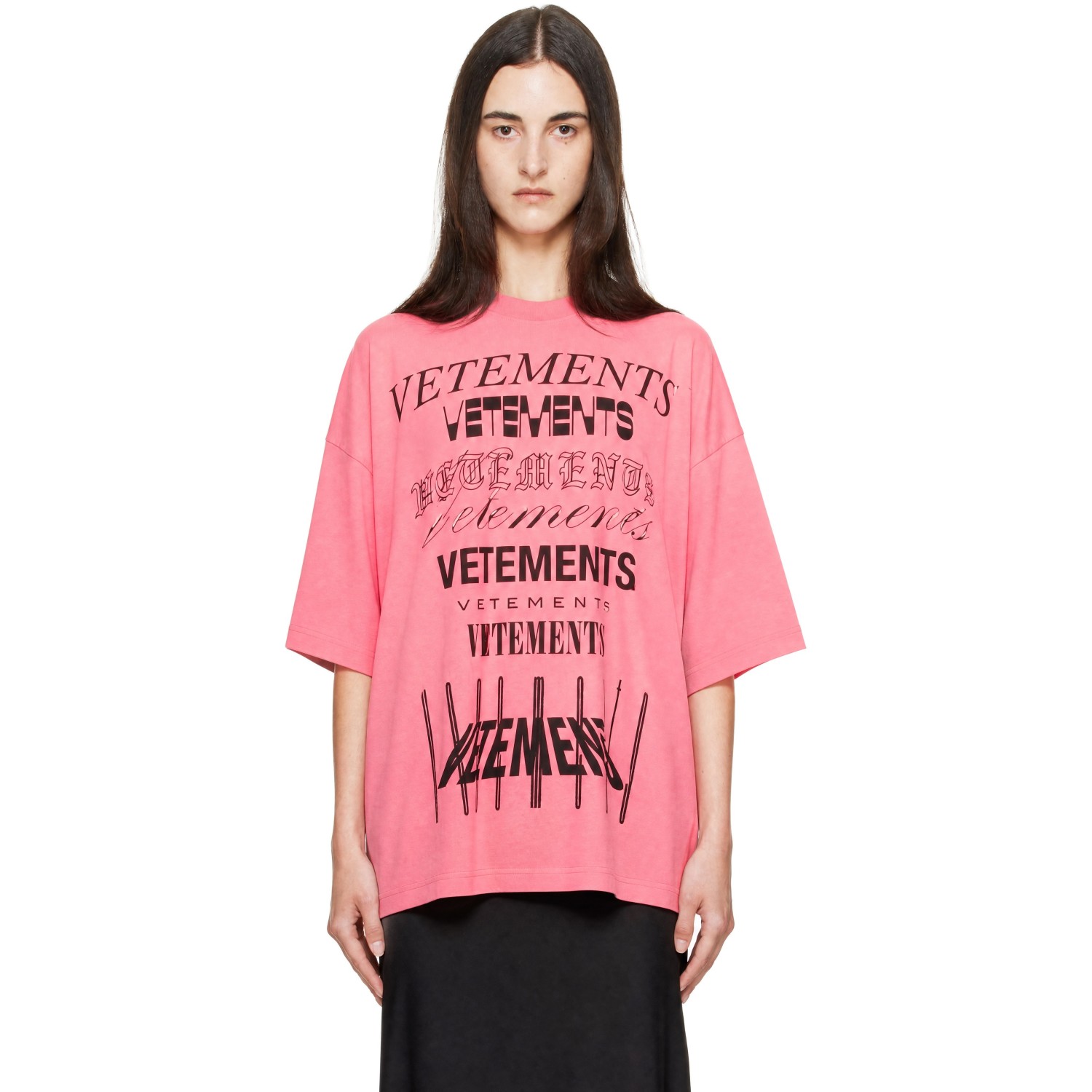 VETEMENTS 핑크 멀티로고 티셔츠