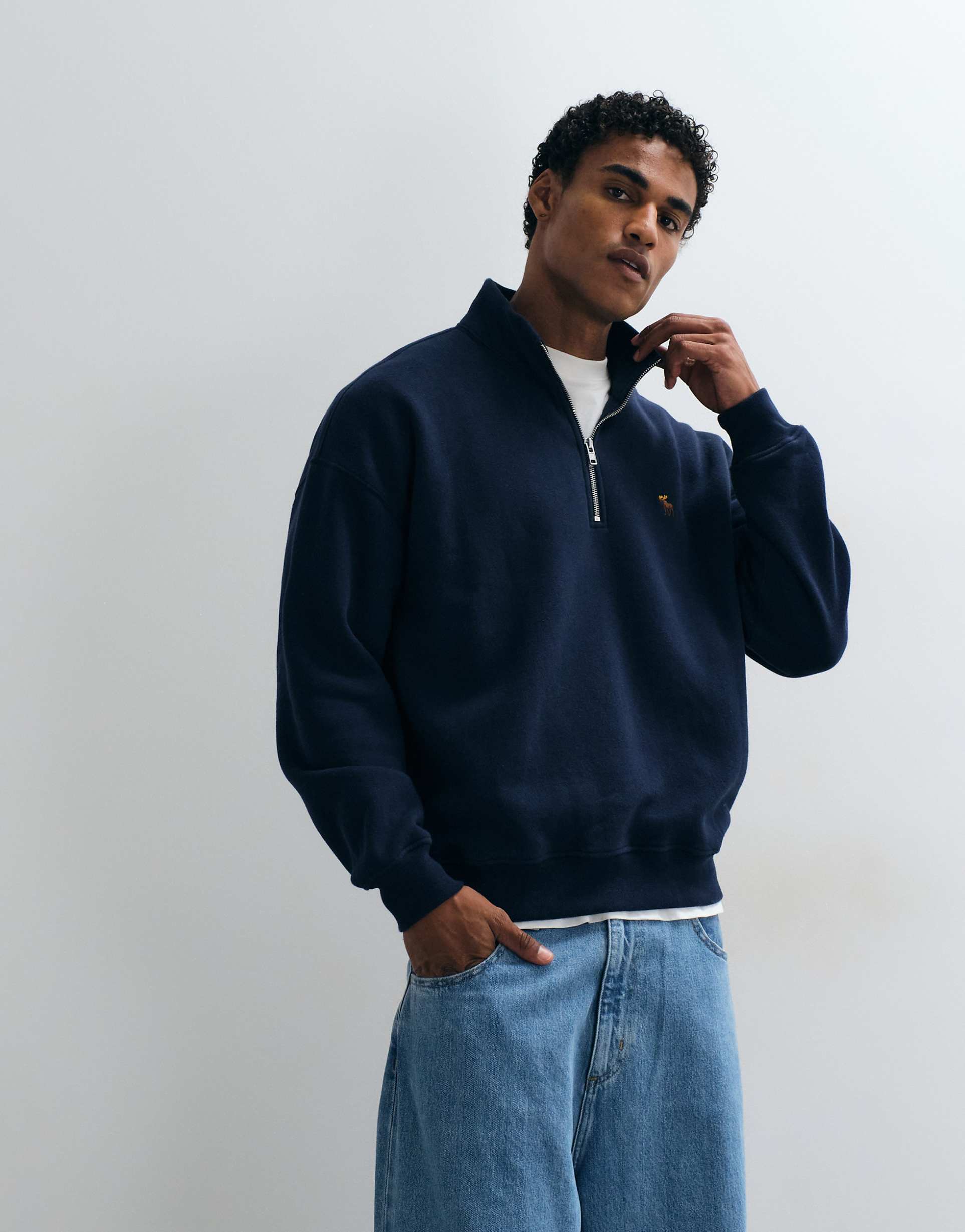 Abercrombie & Fitch 아이콘 로고 오버사이즈 1/4 집업 맨투맨