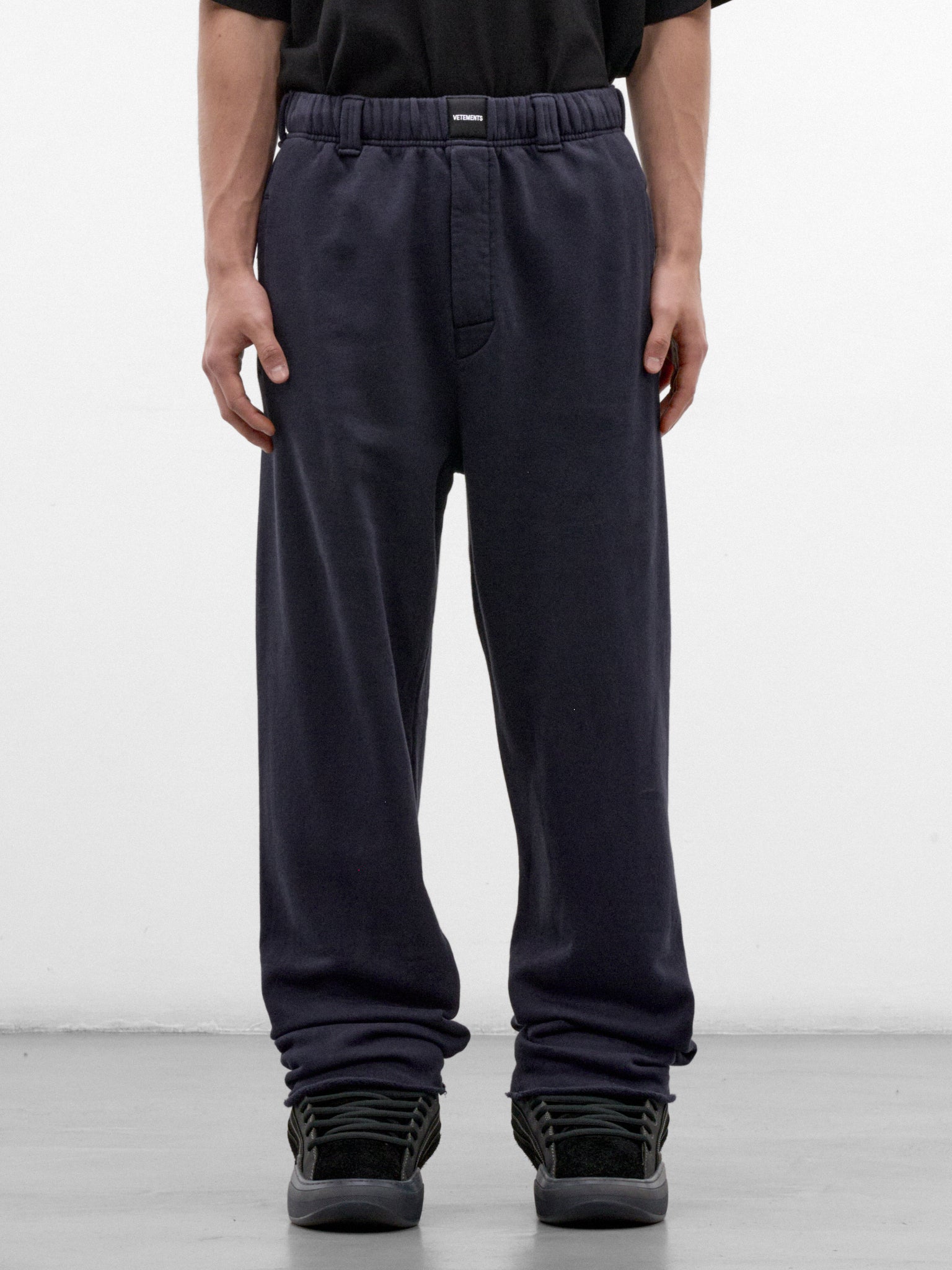 VETEMENTS 네이비 와이드 레그 스웻팬츠
