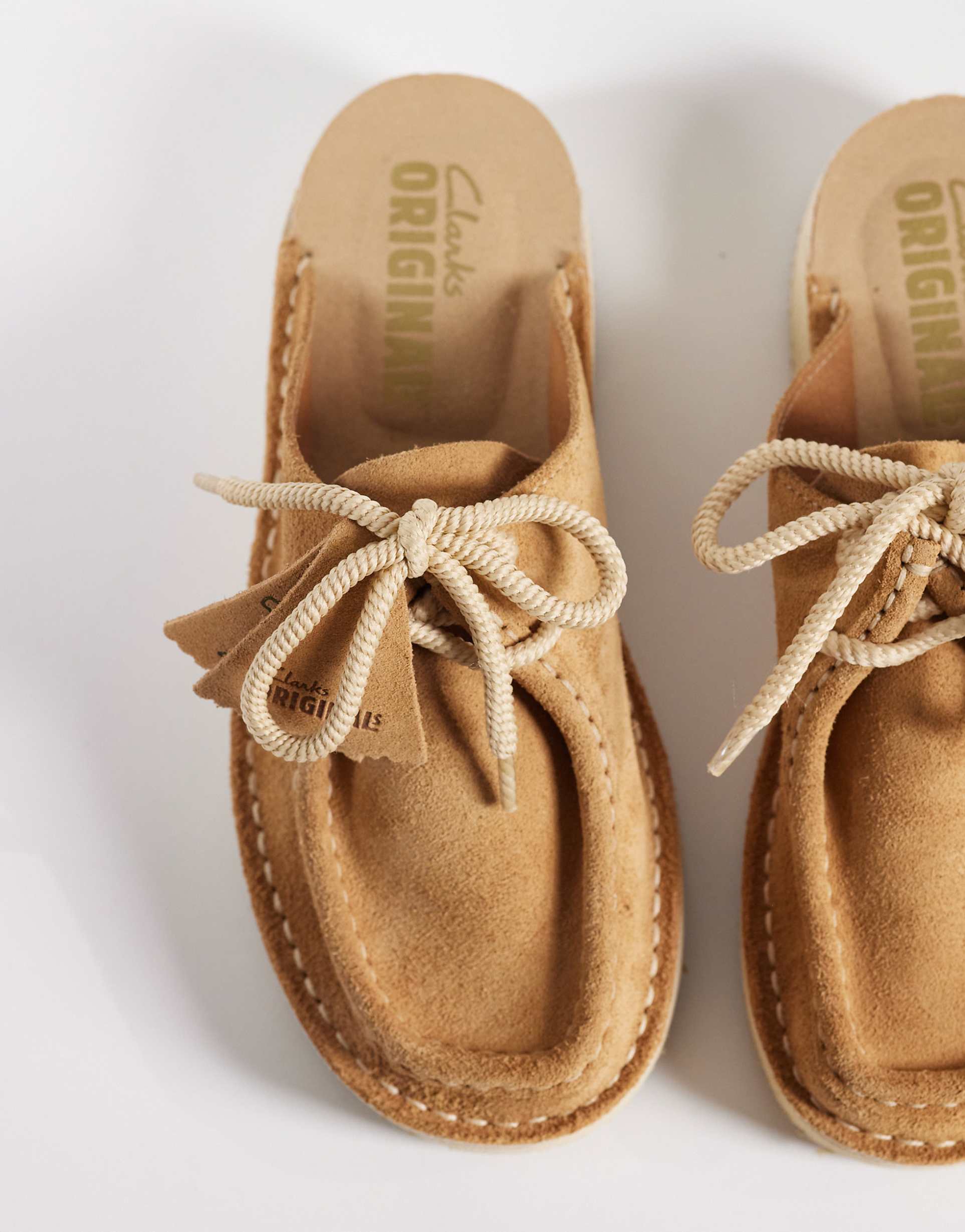 Clarks 노마드 뮬 탄 스웨이드