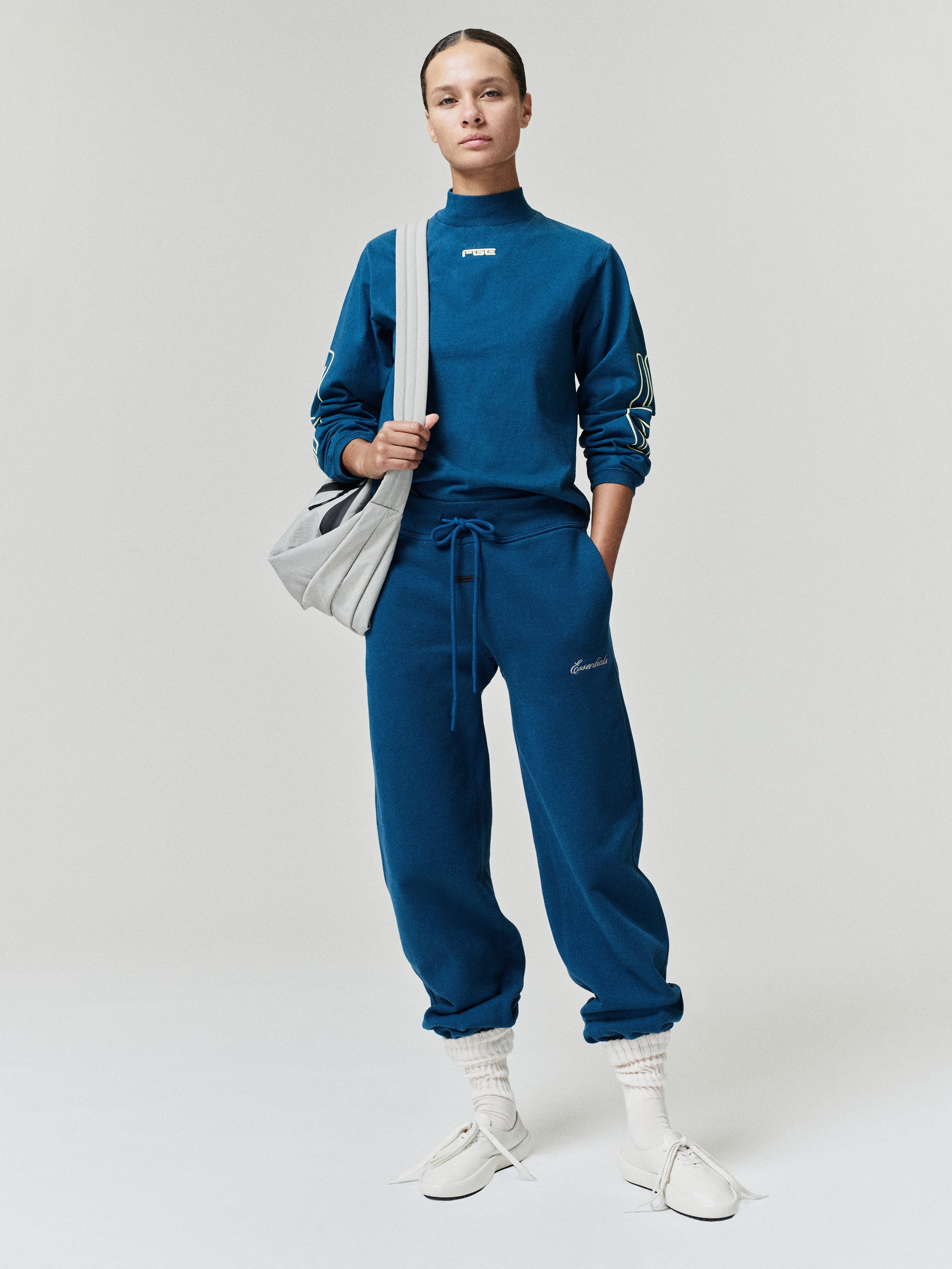 ESSENTIALS 여성 로우 라이즈 스웻팬츠