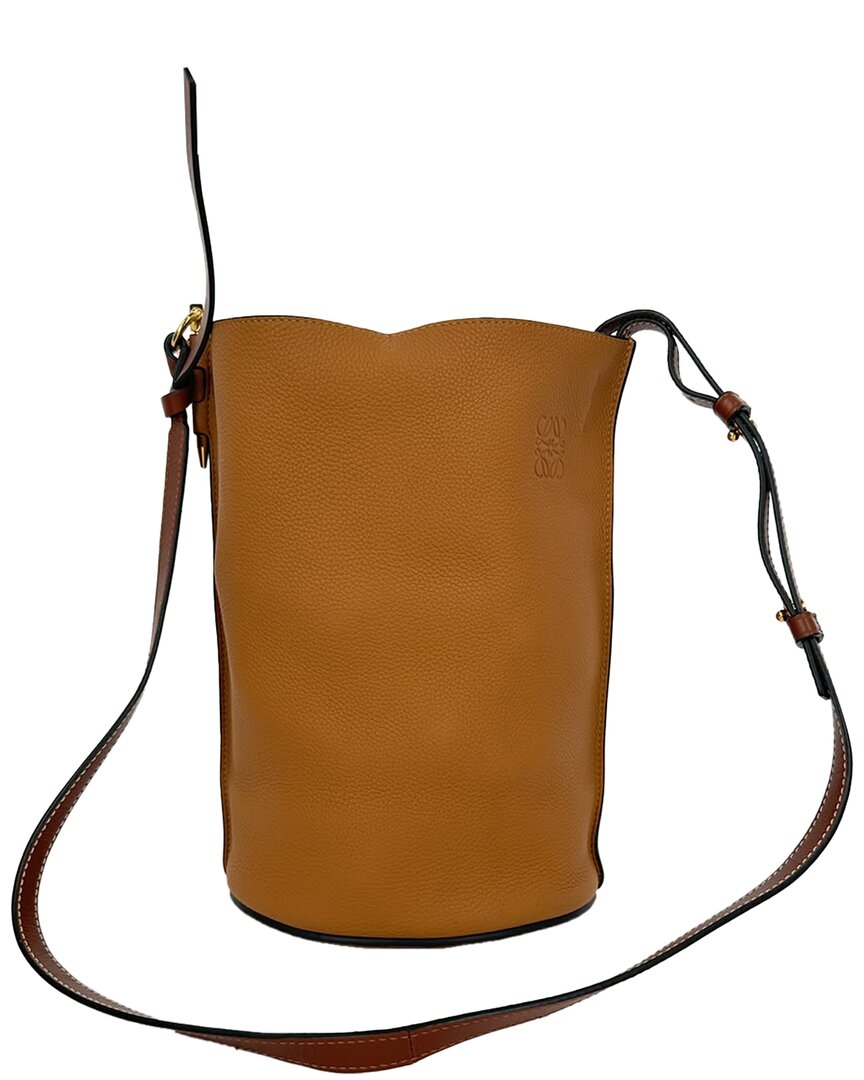LOEWE 카멜 가죽 게이트 버킷 백