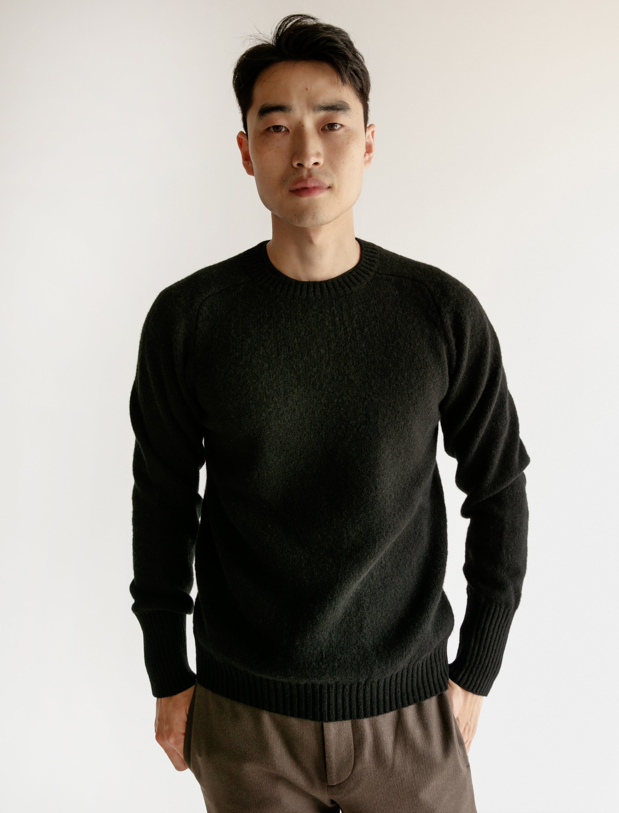CRISTASEYA 클래식 셰틀랜드 스웨터 맥시 커프 블랙