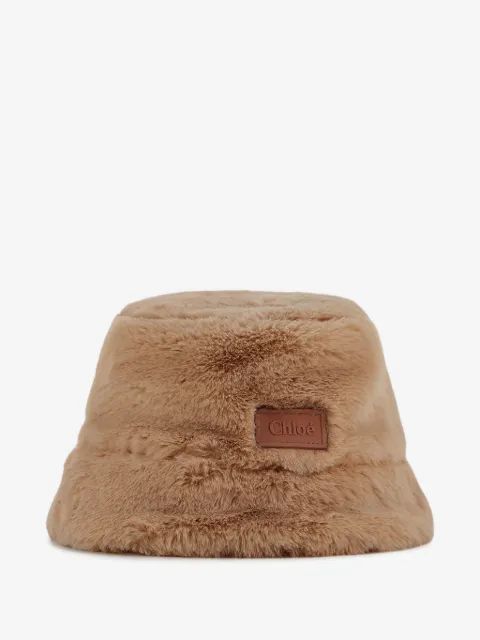 Chloe Kids 페이크 퍼 로고 패치 버킷햇