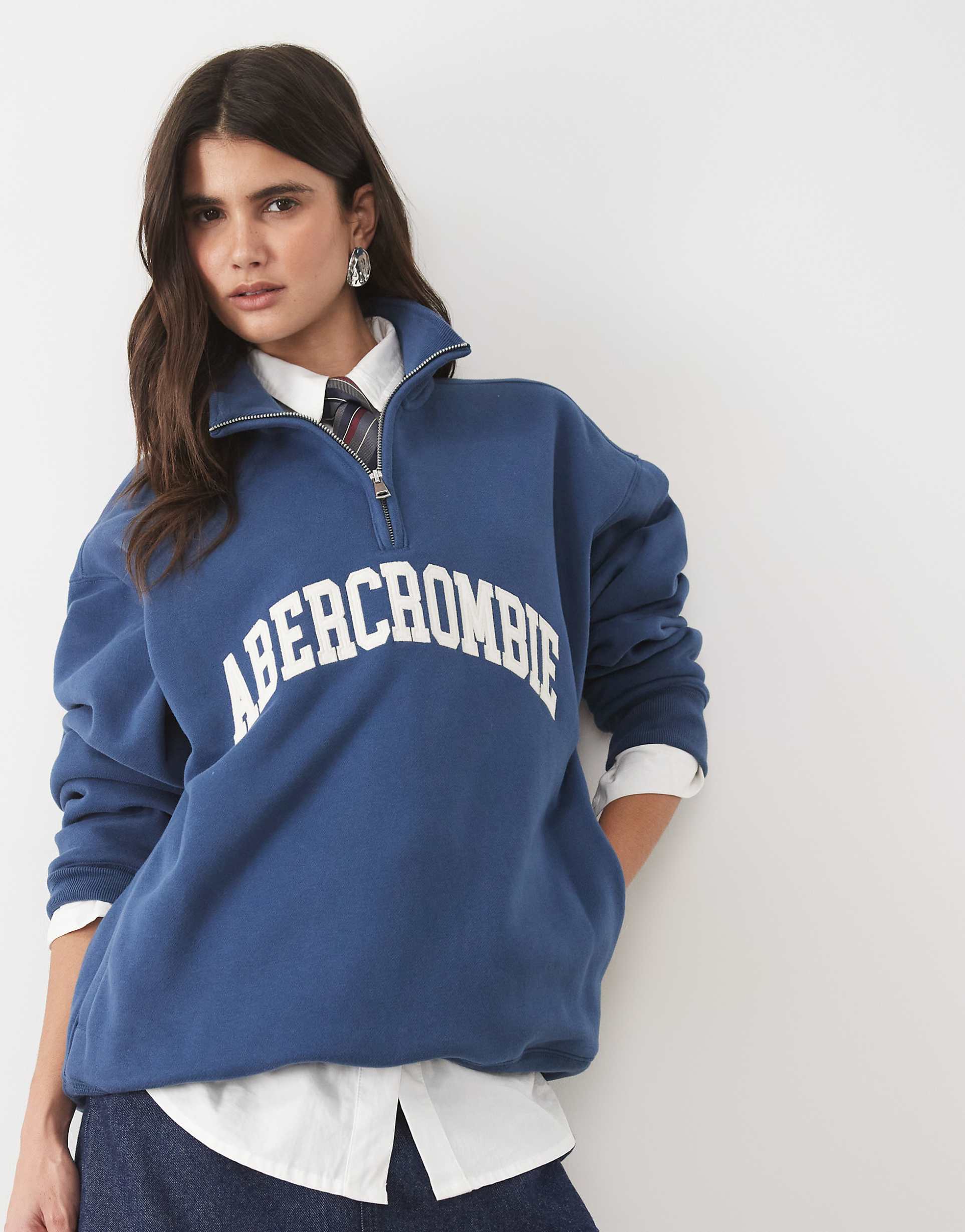 Abercrombie & Fitch 로고 프론트 하프 집업 맨투맨