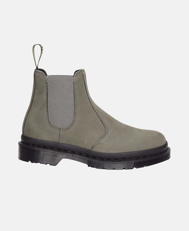 DR. MARTENS 2976 밀드 누벅 첼시 부츠