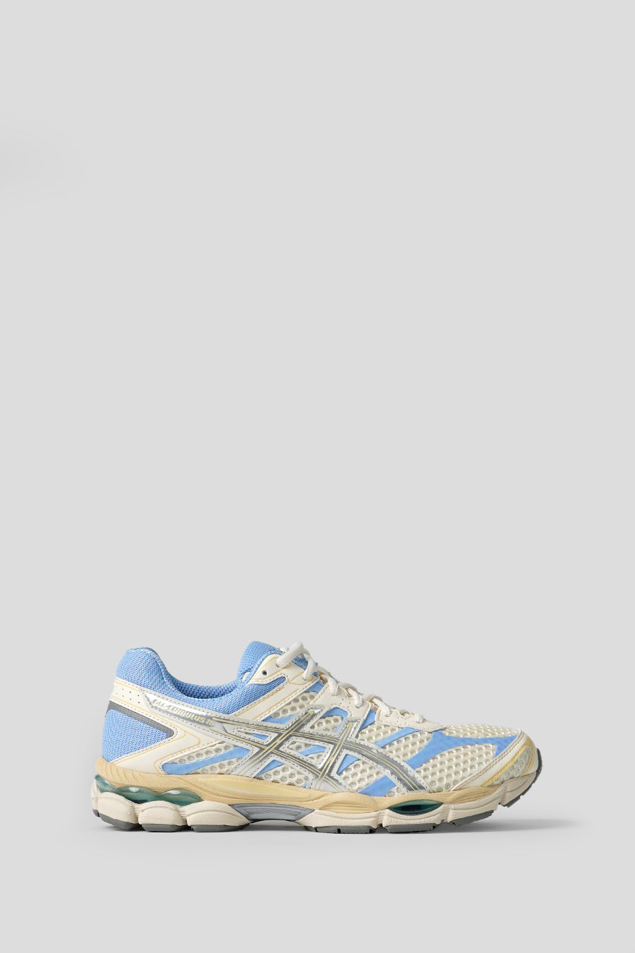 Asics 아이보리 앤 순은 젤 큐물루스 16 스니커즈