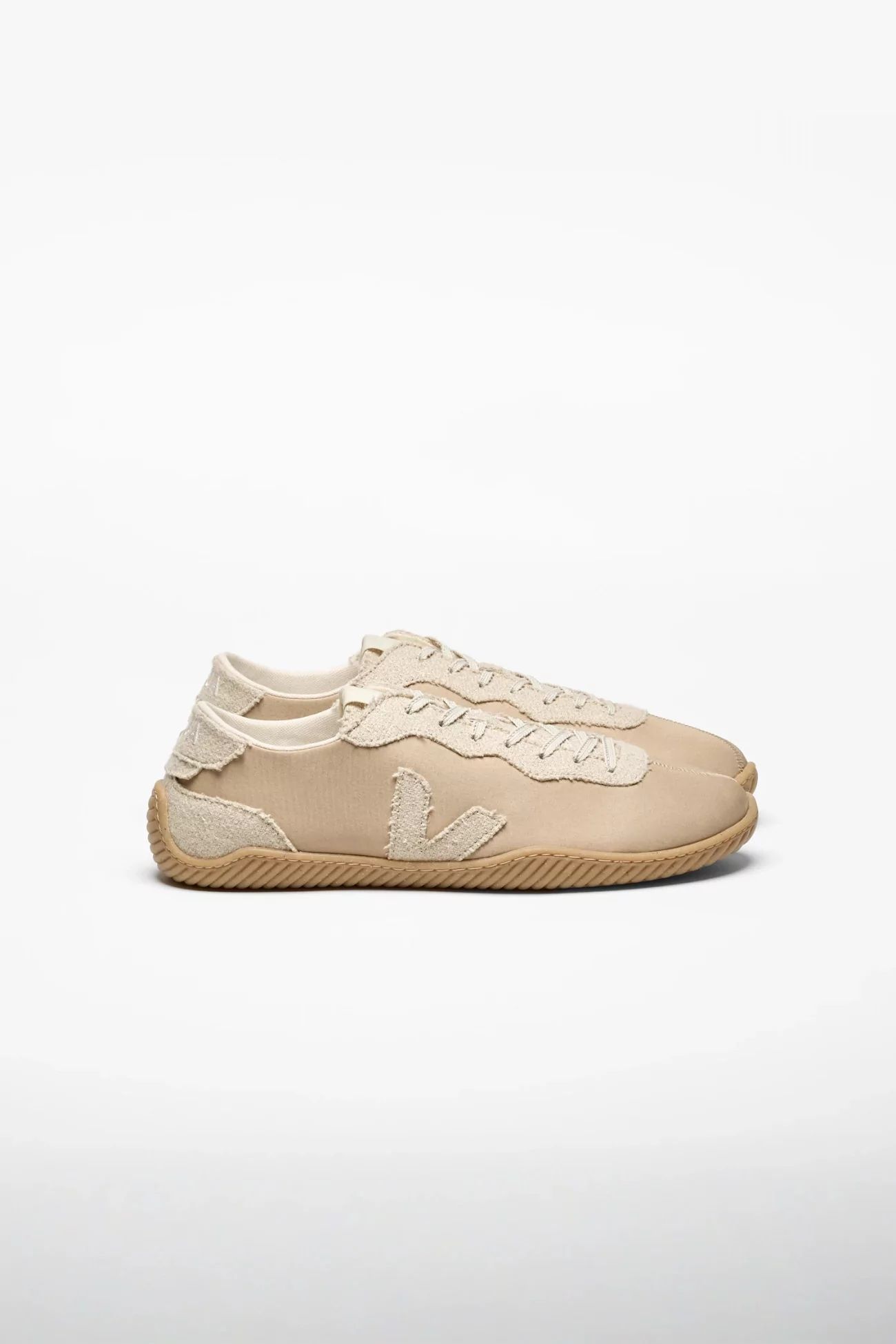 VEJA 지츠 놀린 베자 x 베이서레인지