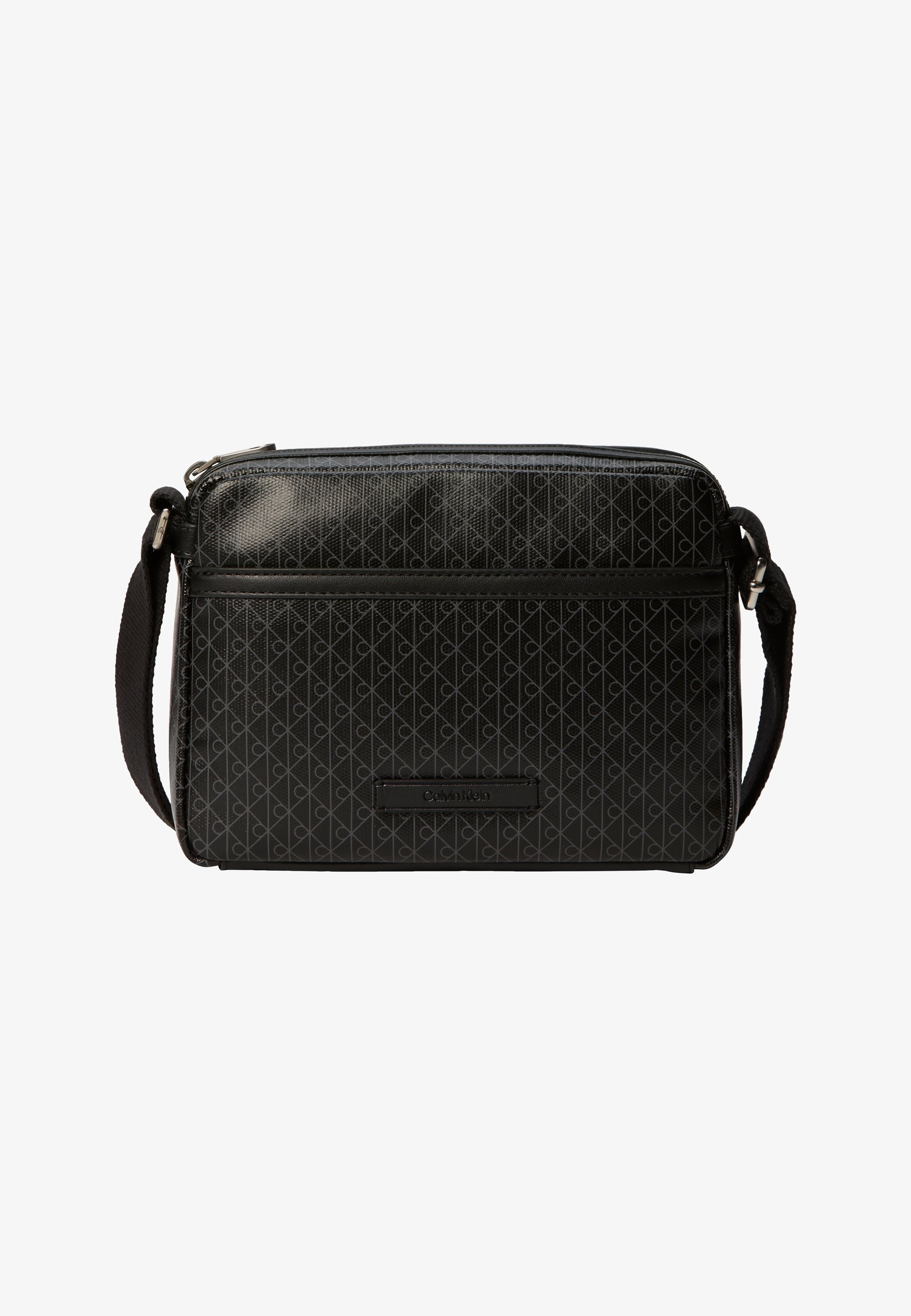 CALVIN KLEIN 엠블럼 카메라 크로스 바디 백