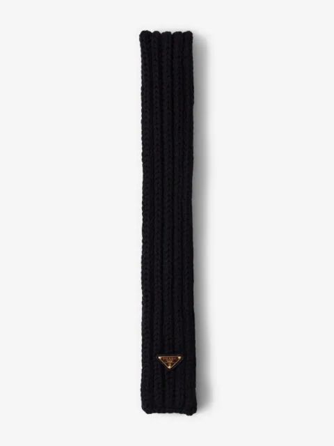 PRADA 에나멜 삼각 니트 스카프