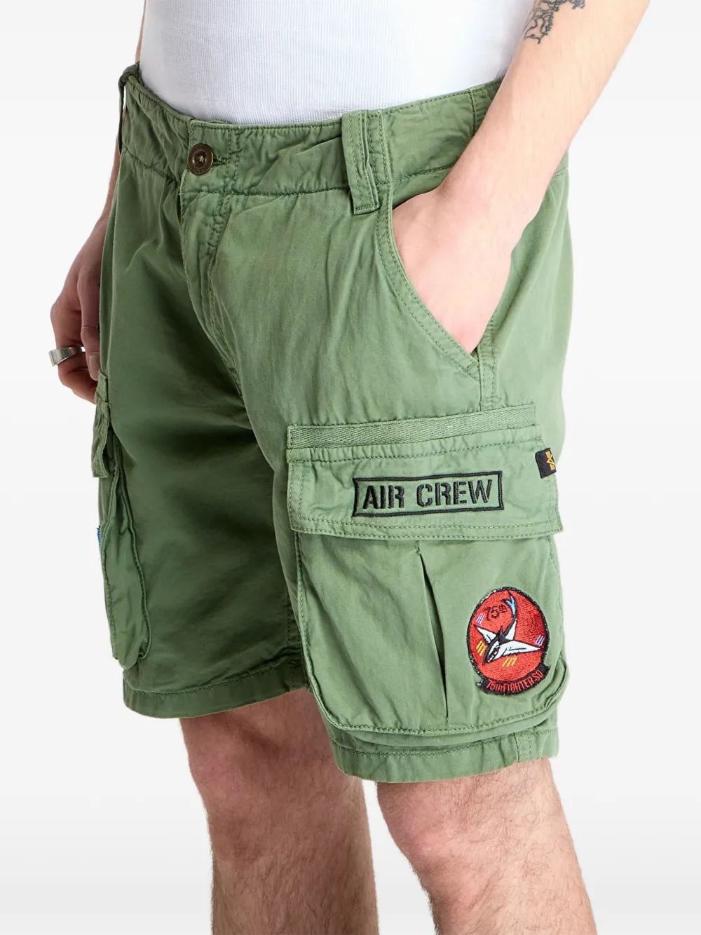 Alpha Industries 플라잉 타이거스 패치 디테일 반바지