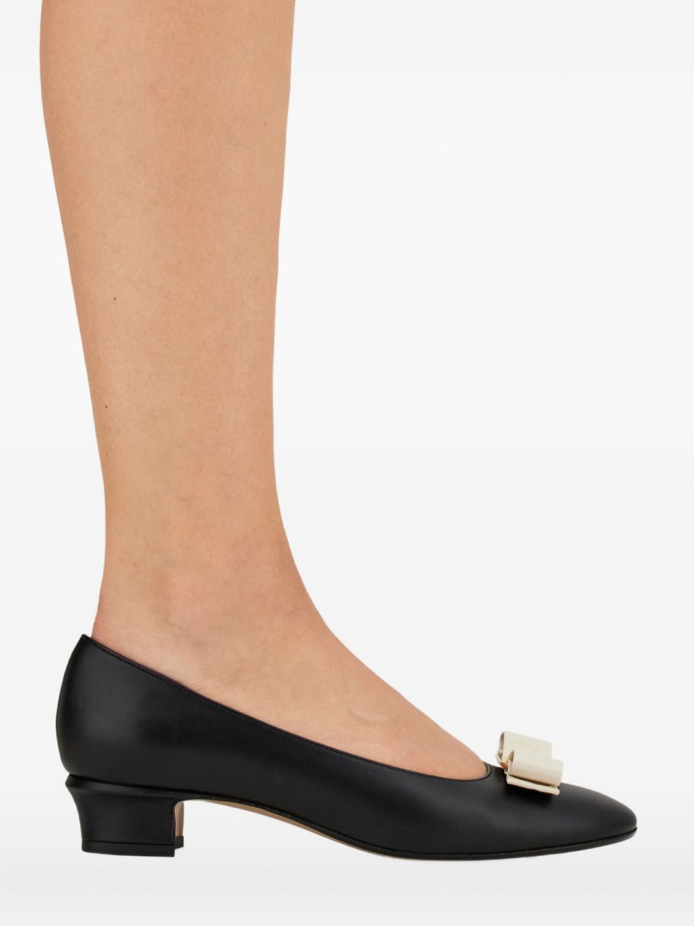 SALVATORE FERRAGAMO 데콜테 인 펠레