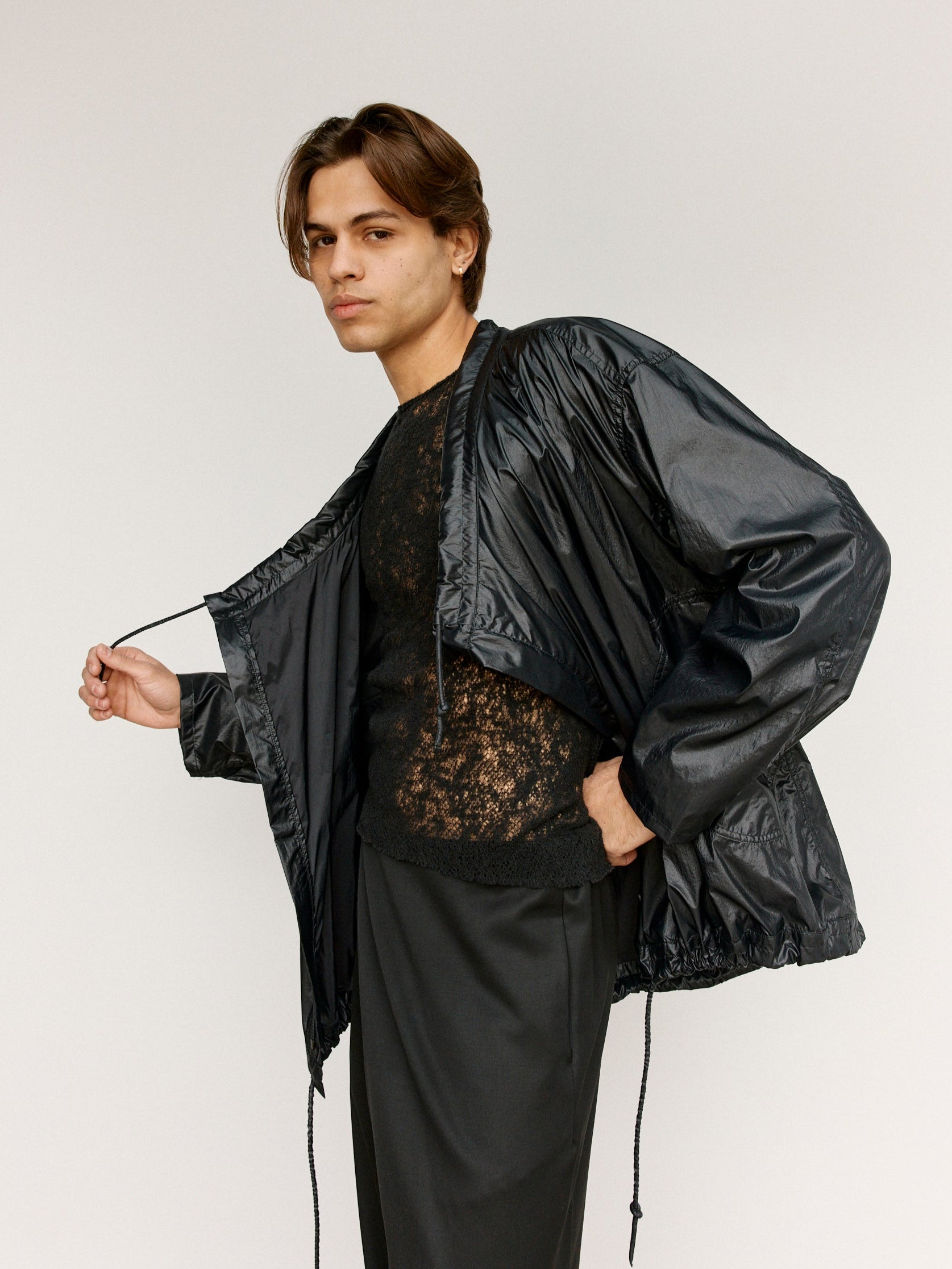 Gabriela Coll Garments NO 313 블랙 테크니컬 숏 자켓