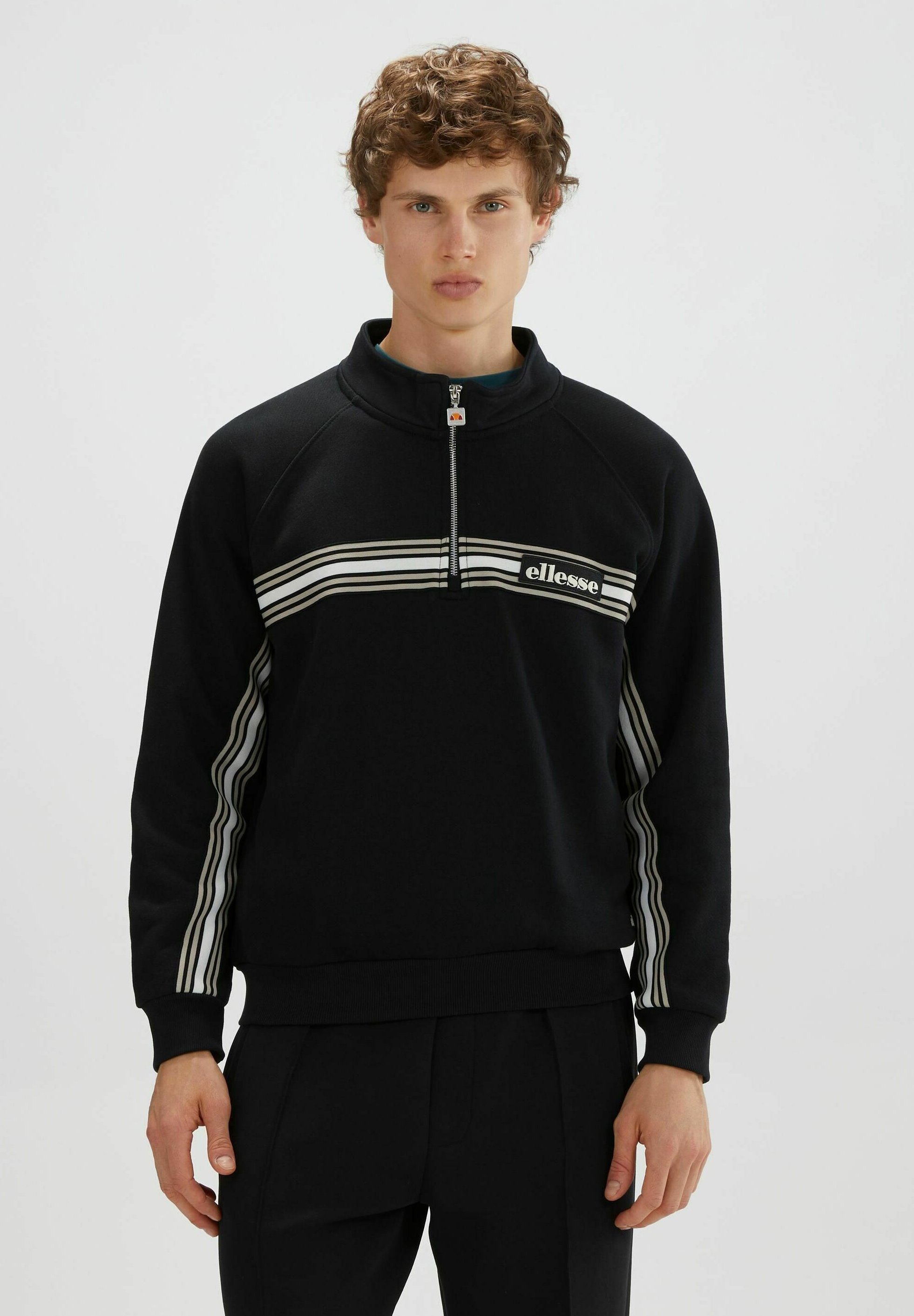 ELLESSE ROSSANTI 1/4 ZIP 맨투맨