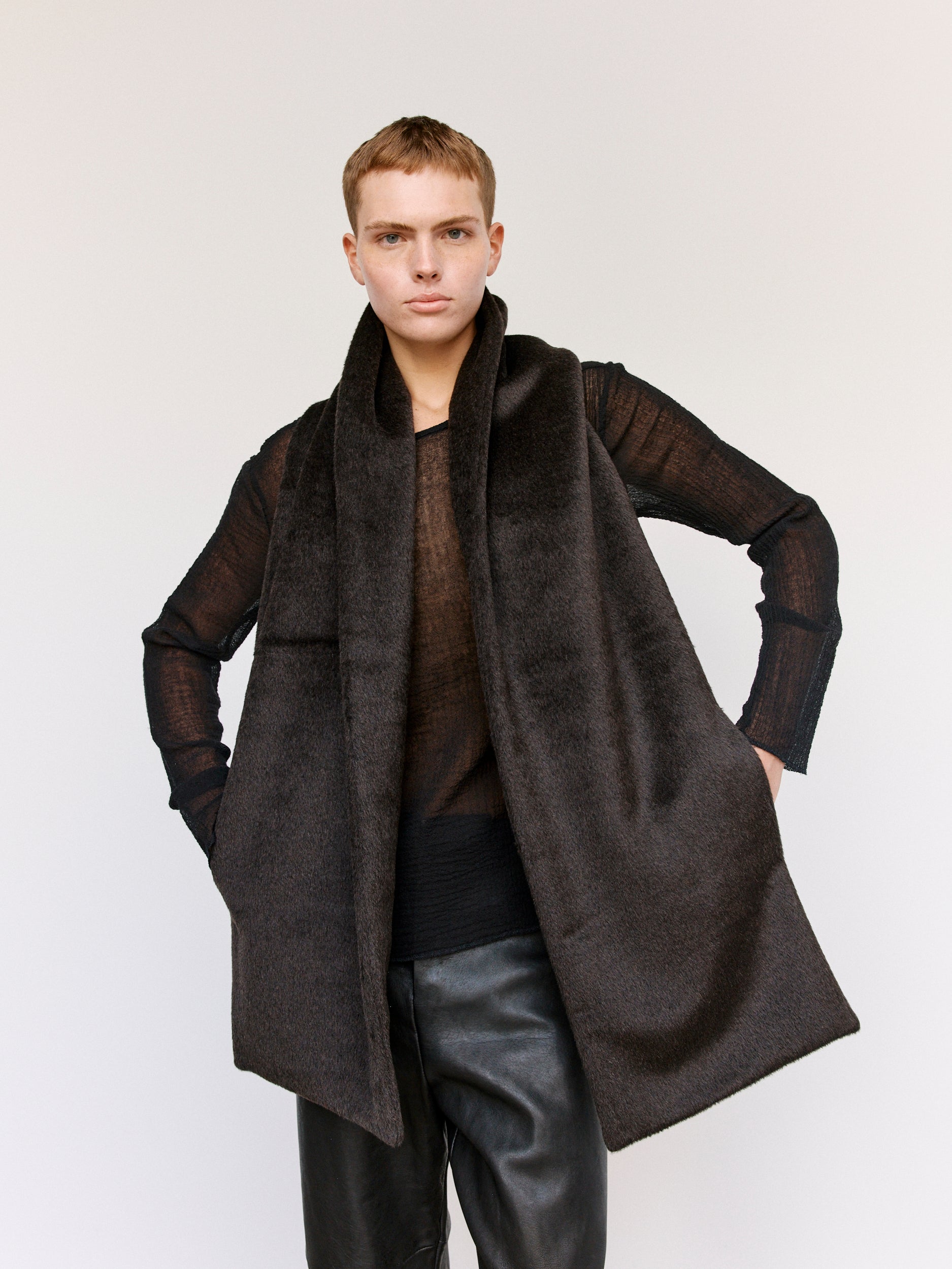 Gabriela Coll Garments 브라운 수리 알파카 울 패딩 포켓 스카프