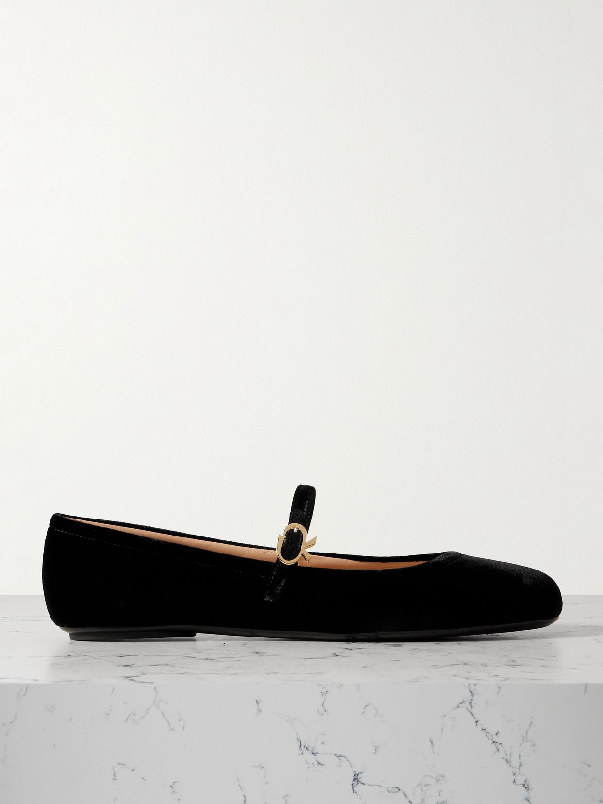GIANVITO ROSSI 카를라 벨벳 메리 제인 발레 플랫