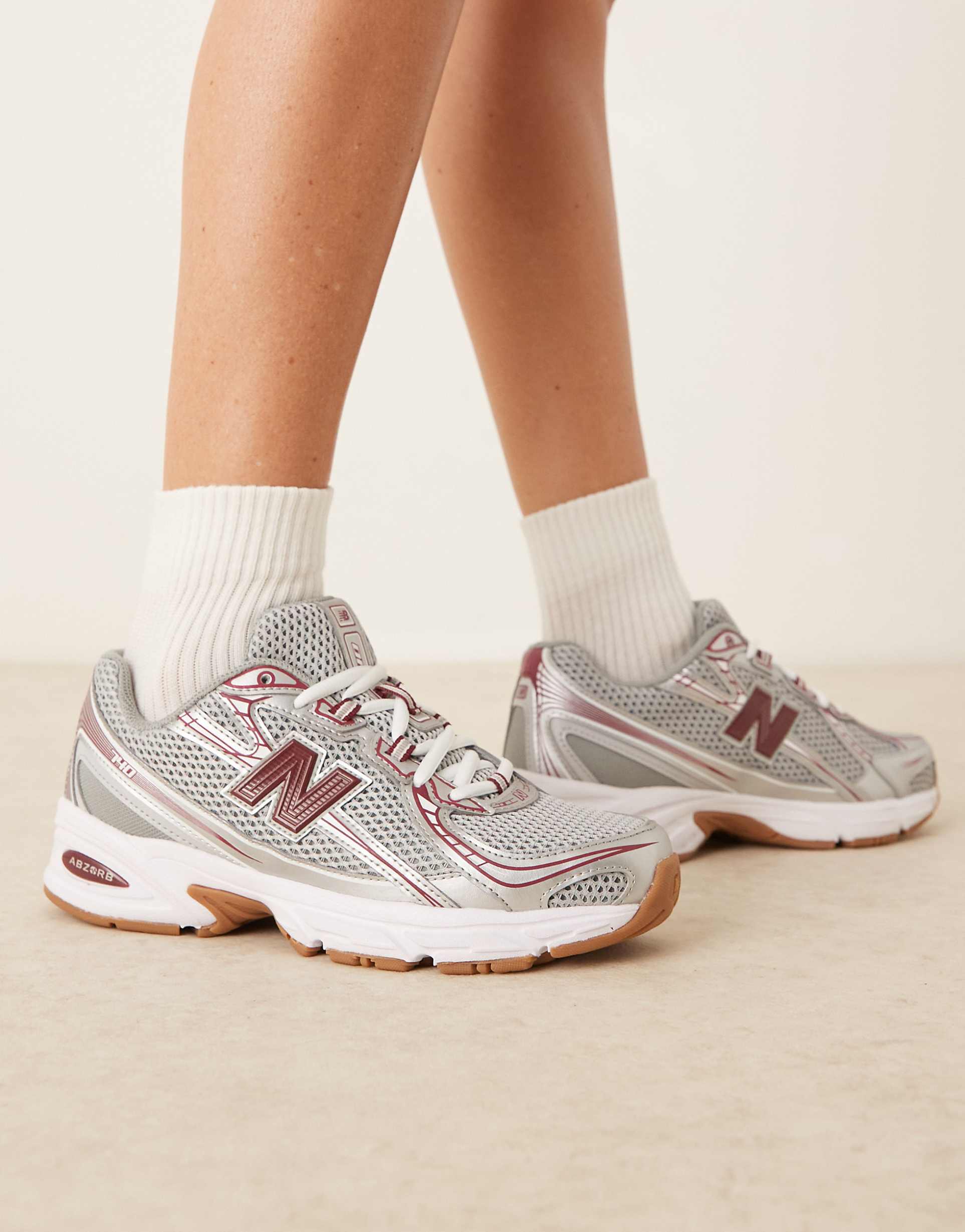 NEW BALANCE 740 유니섹스 트레이너 실버 버건디