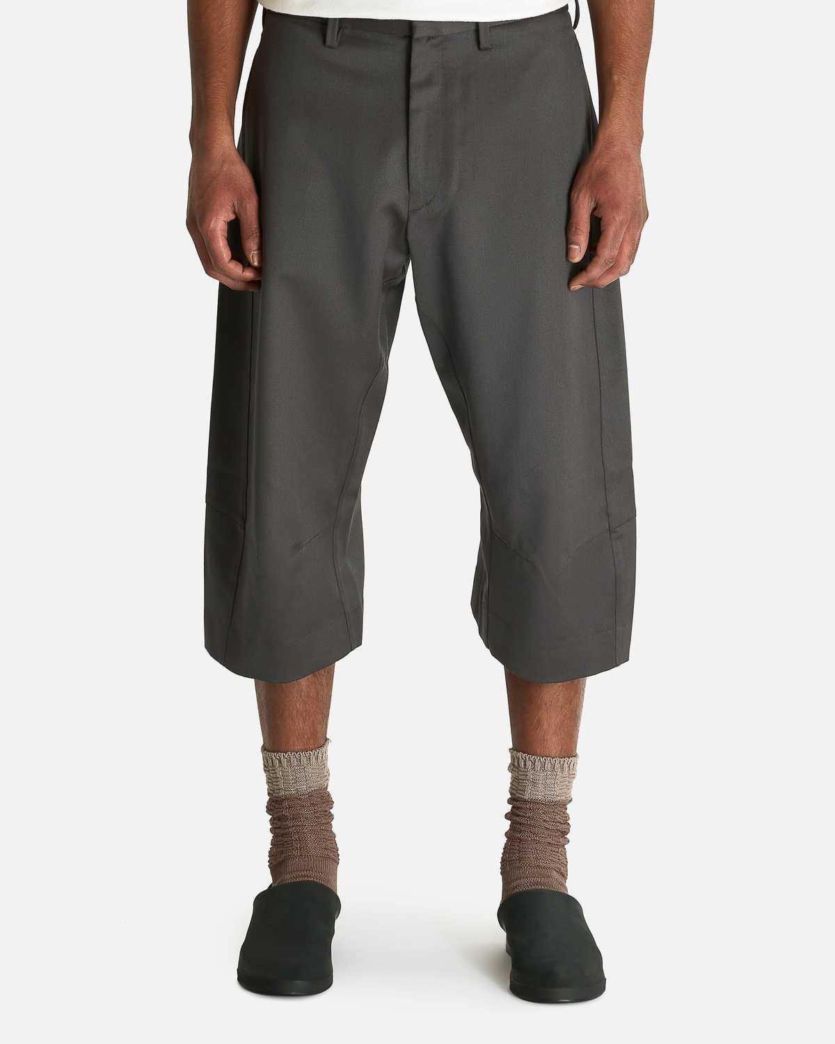 Knee Darted Flare Short | 오마르 아프리디 | FETCHING