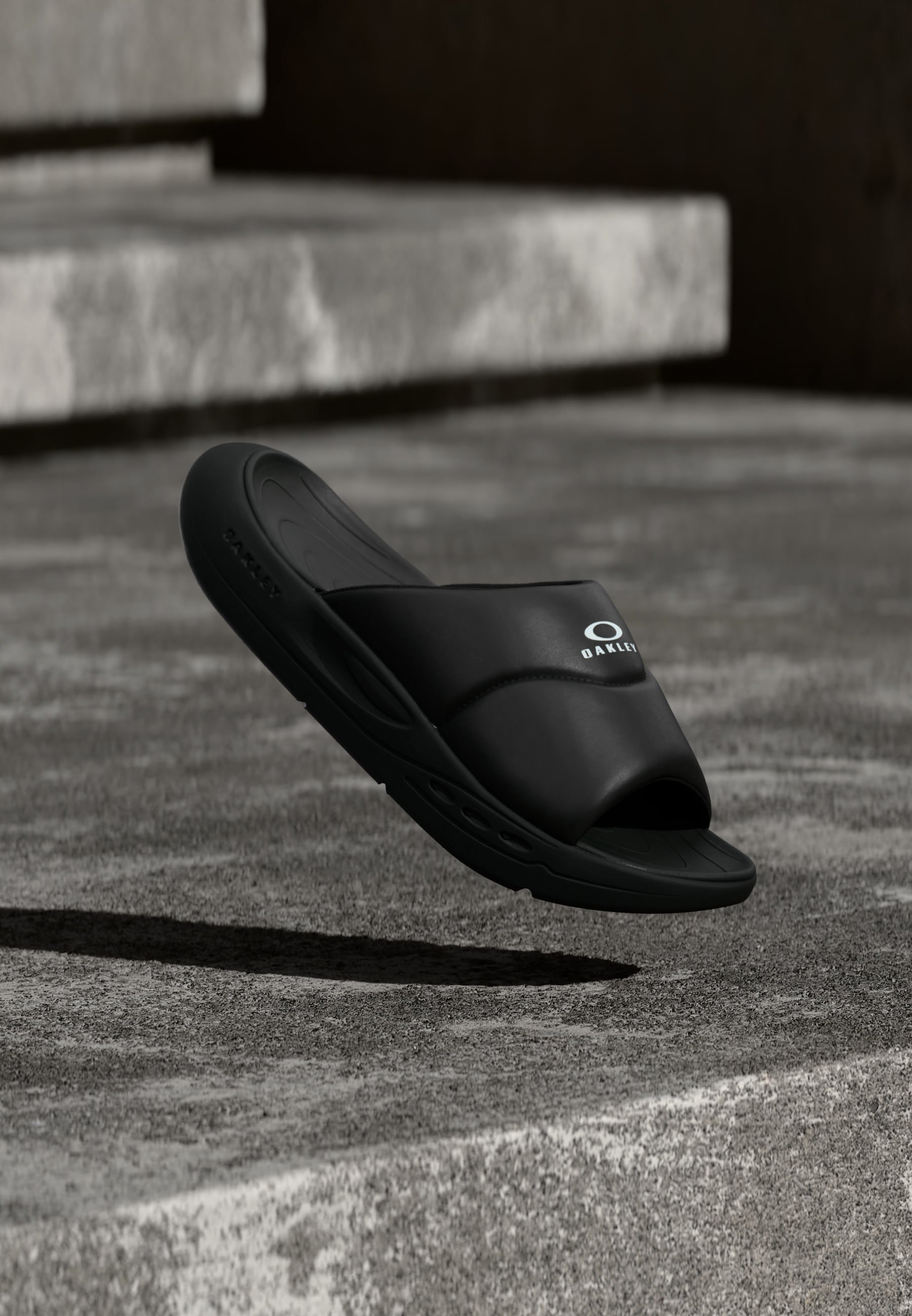Oakley 바크 슬라이드 뮬