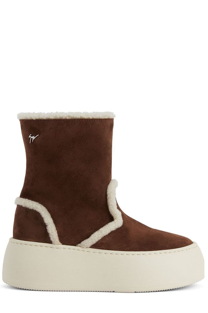 Giuseppe Zanotti 리그 부티