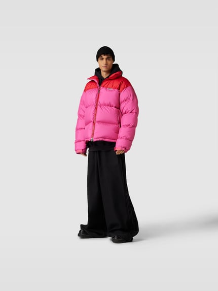 VETEMENTS 다운재킷 라벨 디테일 핑크