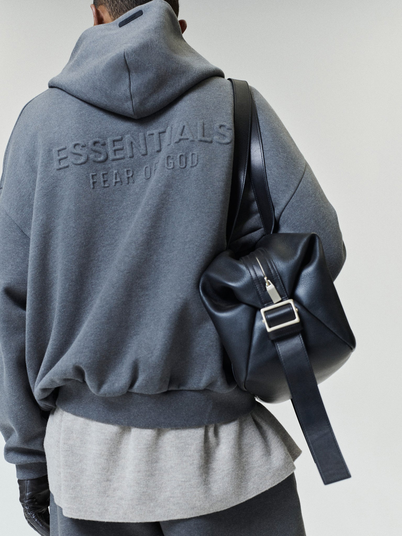 ESSENTIALS 엠보스드 FW26 90s 릴랙스 집업 후드