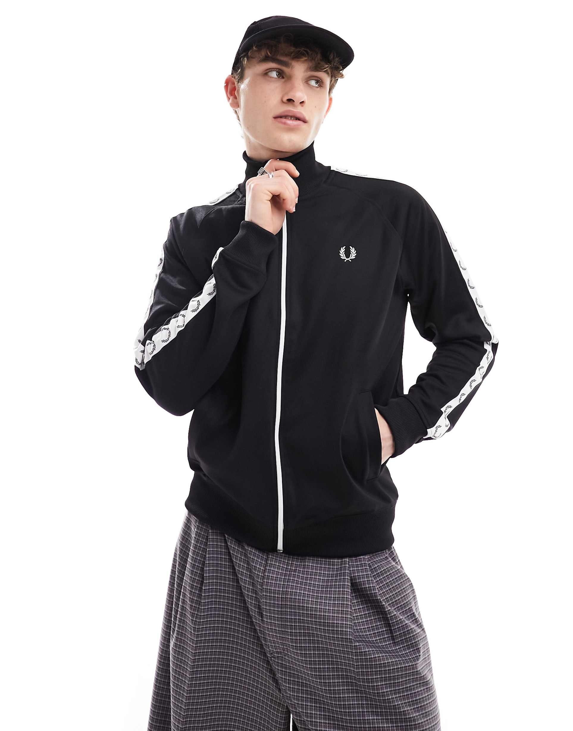 Fred Perry 테이프 트랙 자켓 블랙