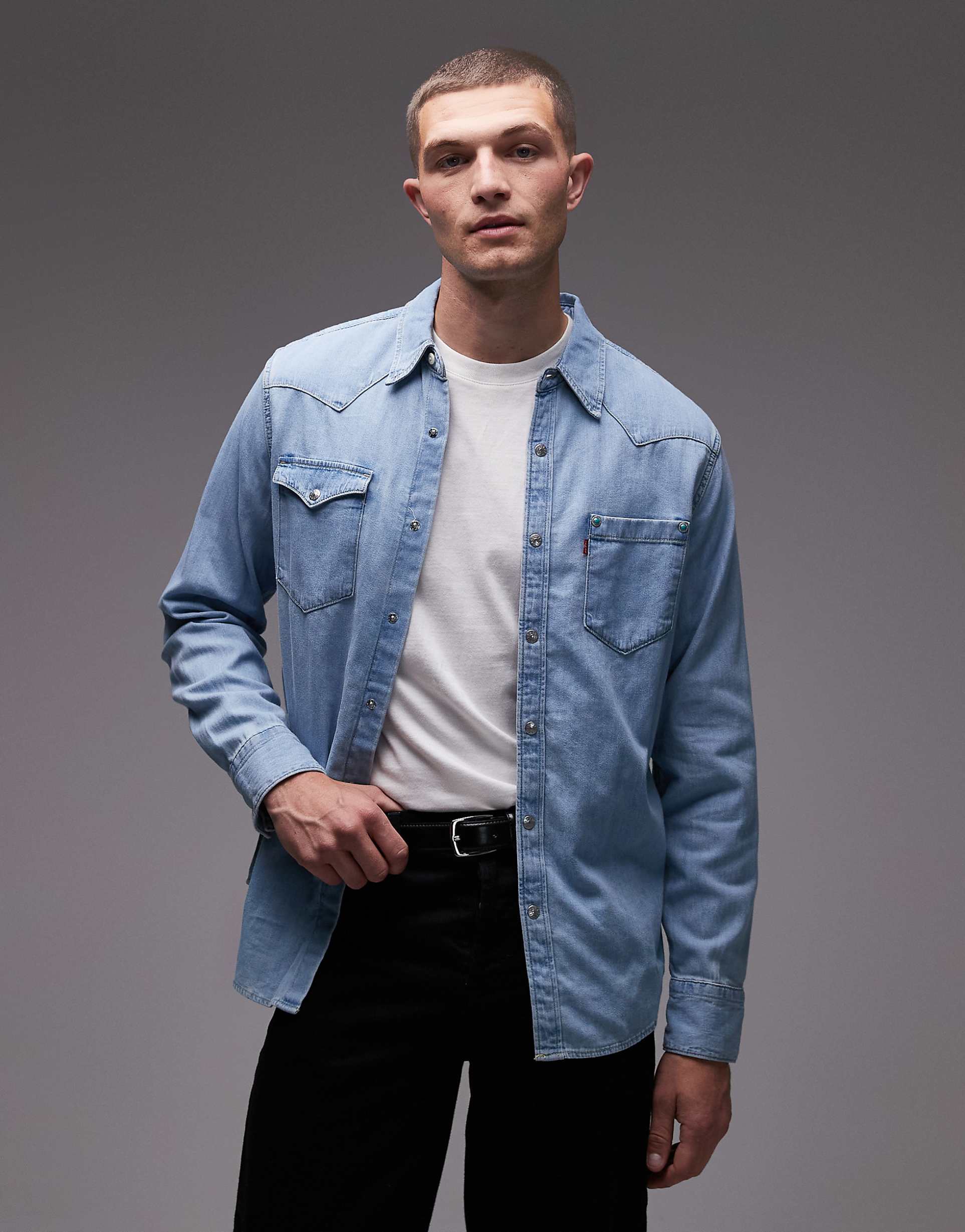 LEVI'S 바스토우 웨스턴 리벳 백 디테일 데님 셔츠 라이트 워시