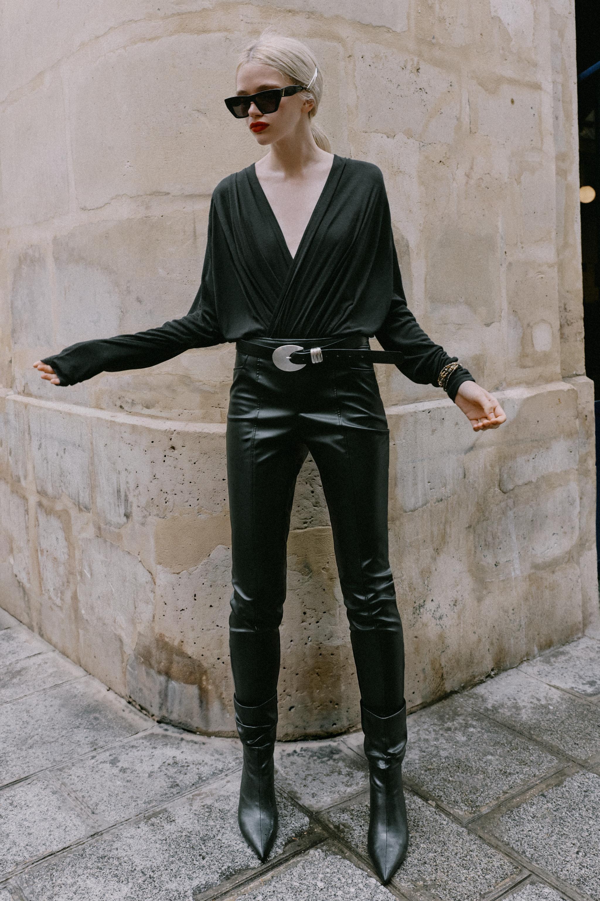 ZARA 페이크 레더 지퍼 팬츠
