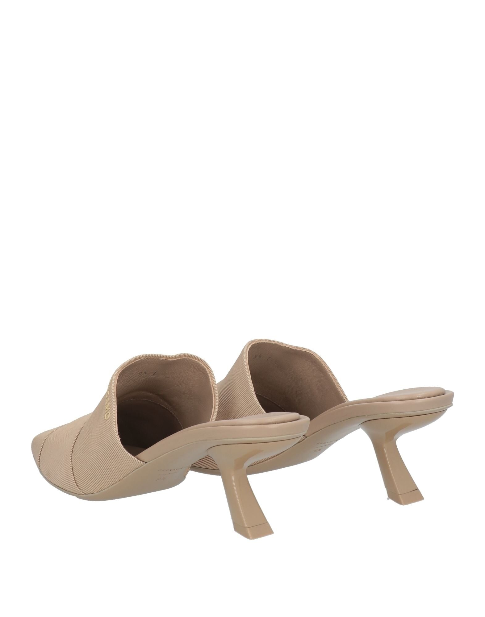 SALVATORE FERRAGAMO 뮬과 클로그