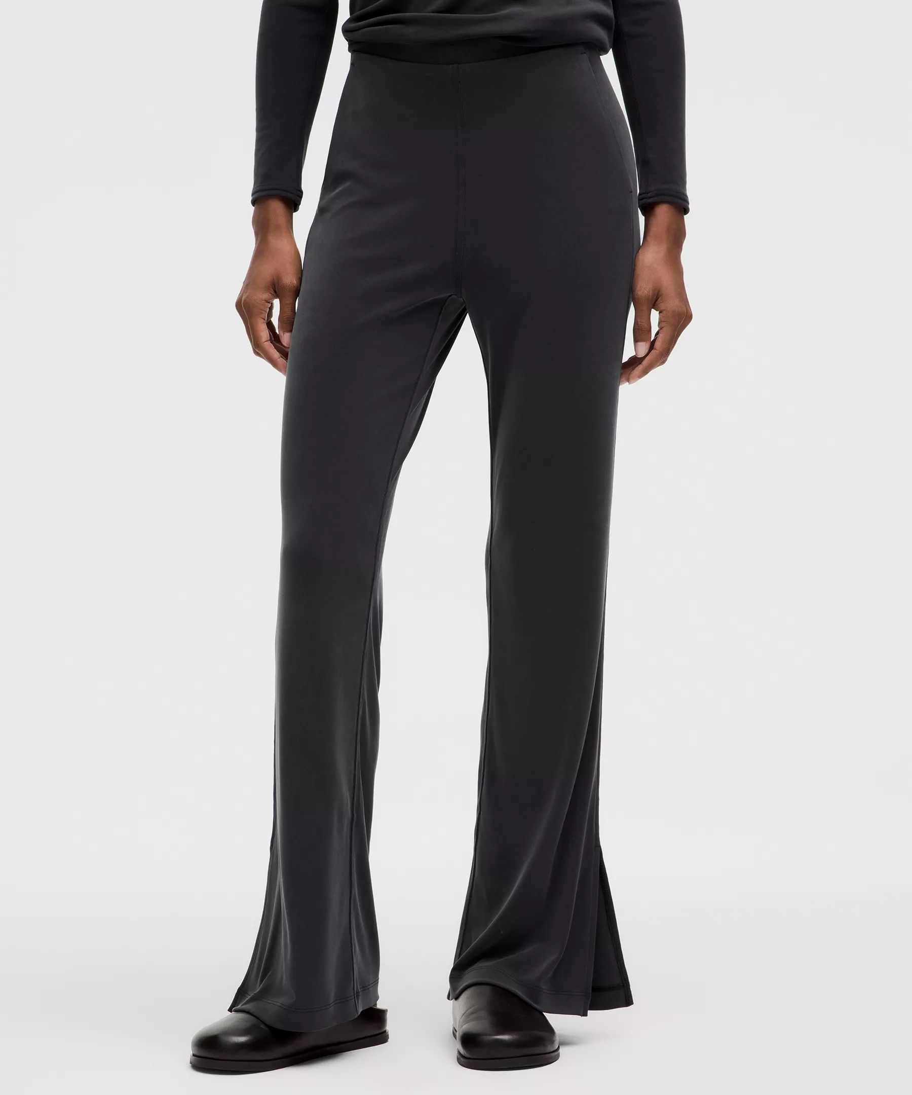 lululemon 드레이피 소프트스트림 플레어 팬츠