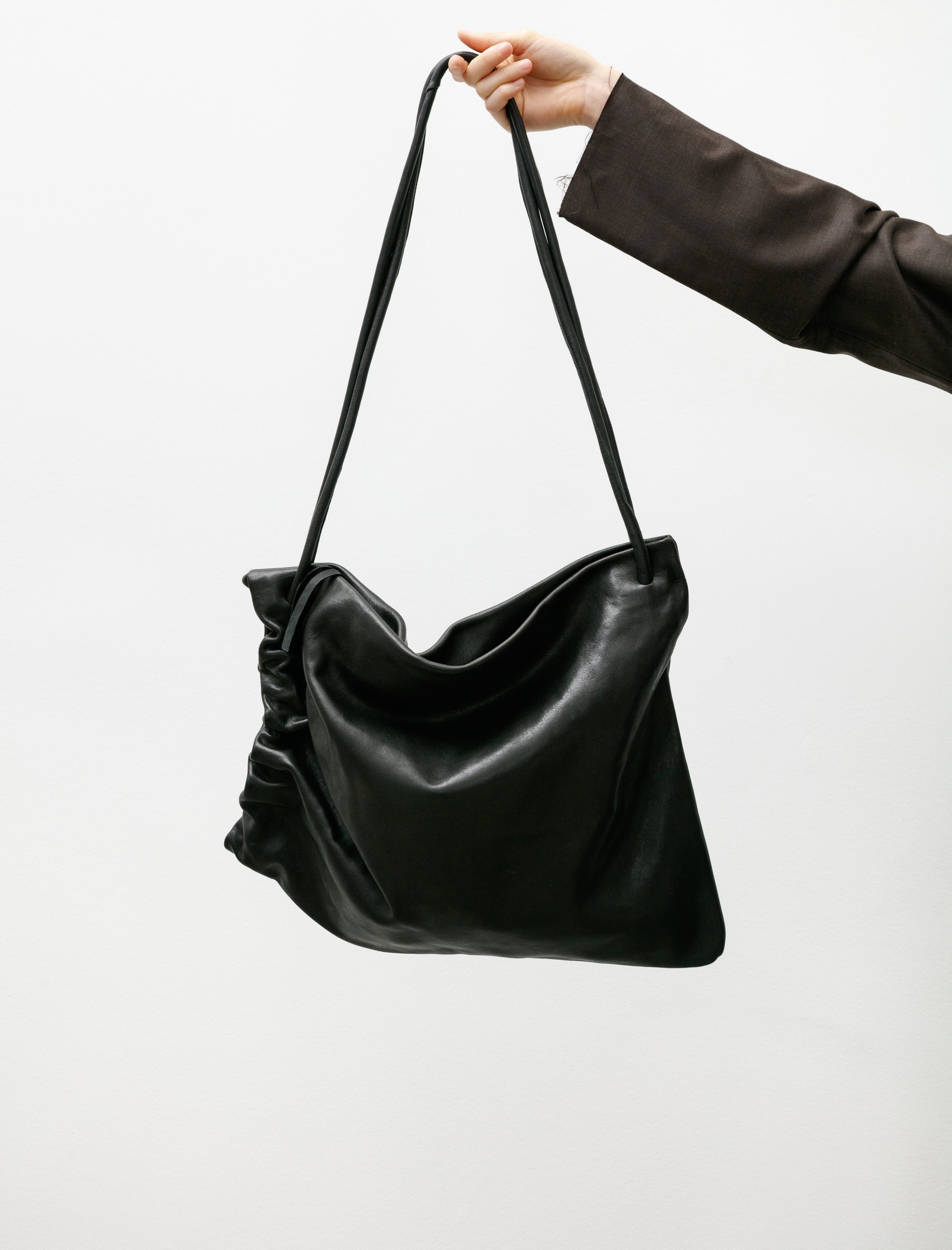 Gabriela Coll Garments No.131 가죽 주름 크로스백