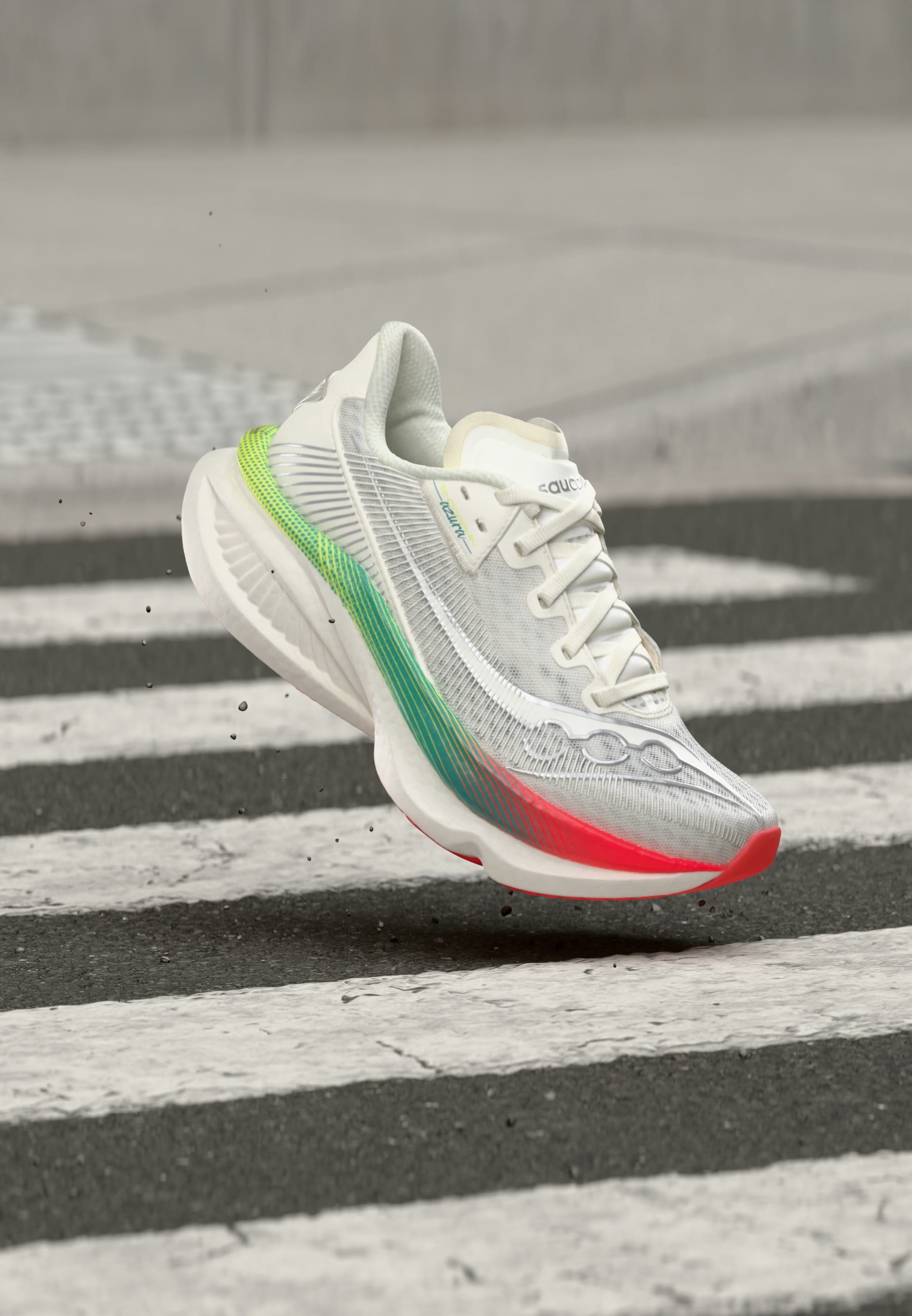 SAUCONY 엔도르핀 아주라 트레일 러닝화