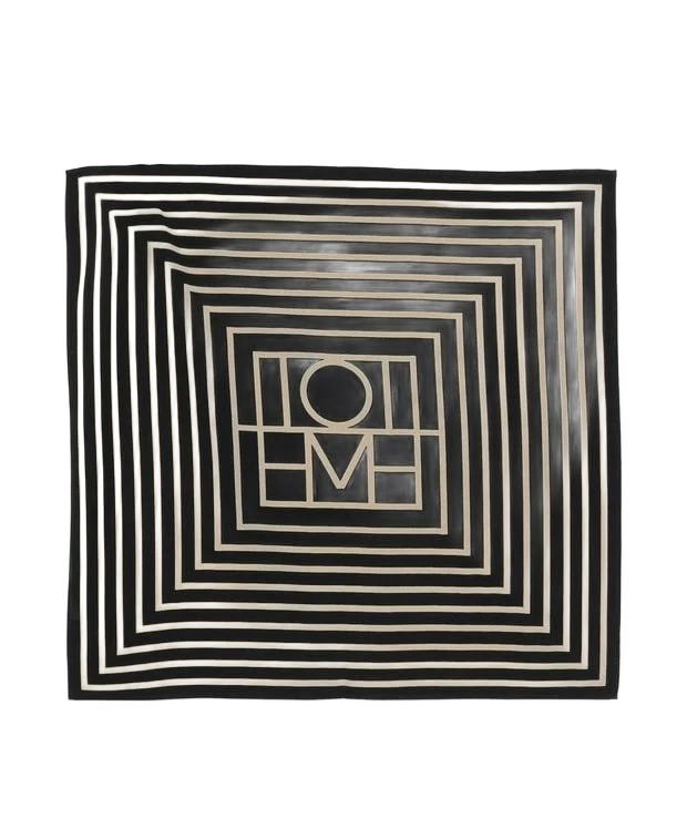 TOTEME 시그니처 넥커프